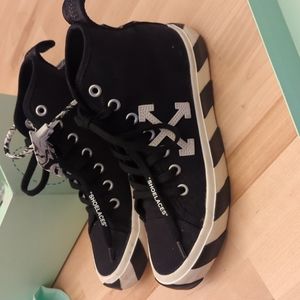 Off-white vulcanized mid top